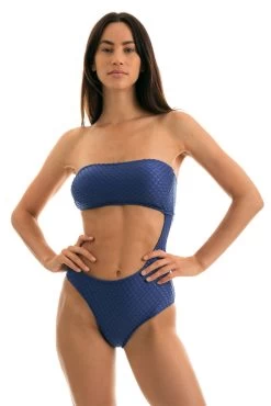 Texturierter Bandeau Badeanzug Navyblau – Body Kiwanda Denim Rio -Bestes Bademoden Geschäft onepiece riodesol body kiwanda denim rio 11