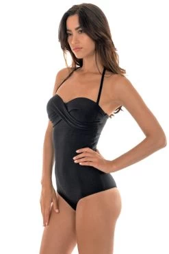 Schwarz Texturierter Drapierter Bandeau Badeanzug – Duna Black One Piece 10 Schwarz Texturierter Drapierter Bandeau Badeanzug – Duna Black One Piece -Bestes Bademoden Geschäft onepiece riodesol duna black one piece 31 e1521641363542
